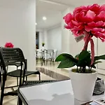 Cozy Hideout - מלון דירות 4*