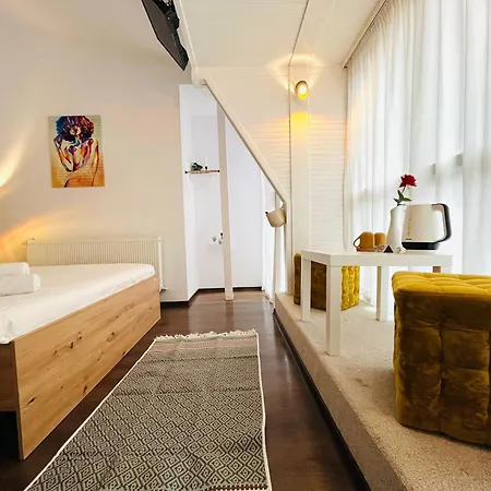 Апарт-отель Cozy Hideout -