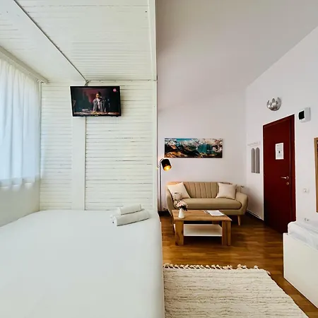 Cozy Hideout - Апарт-отель 3*